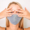 Cuidar la piel usando mascarillas