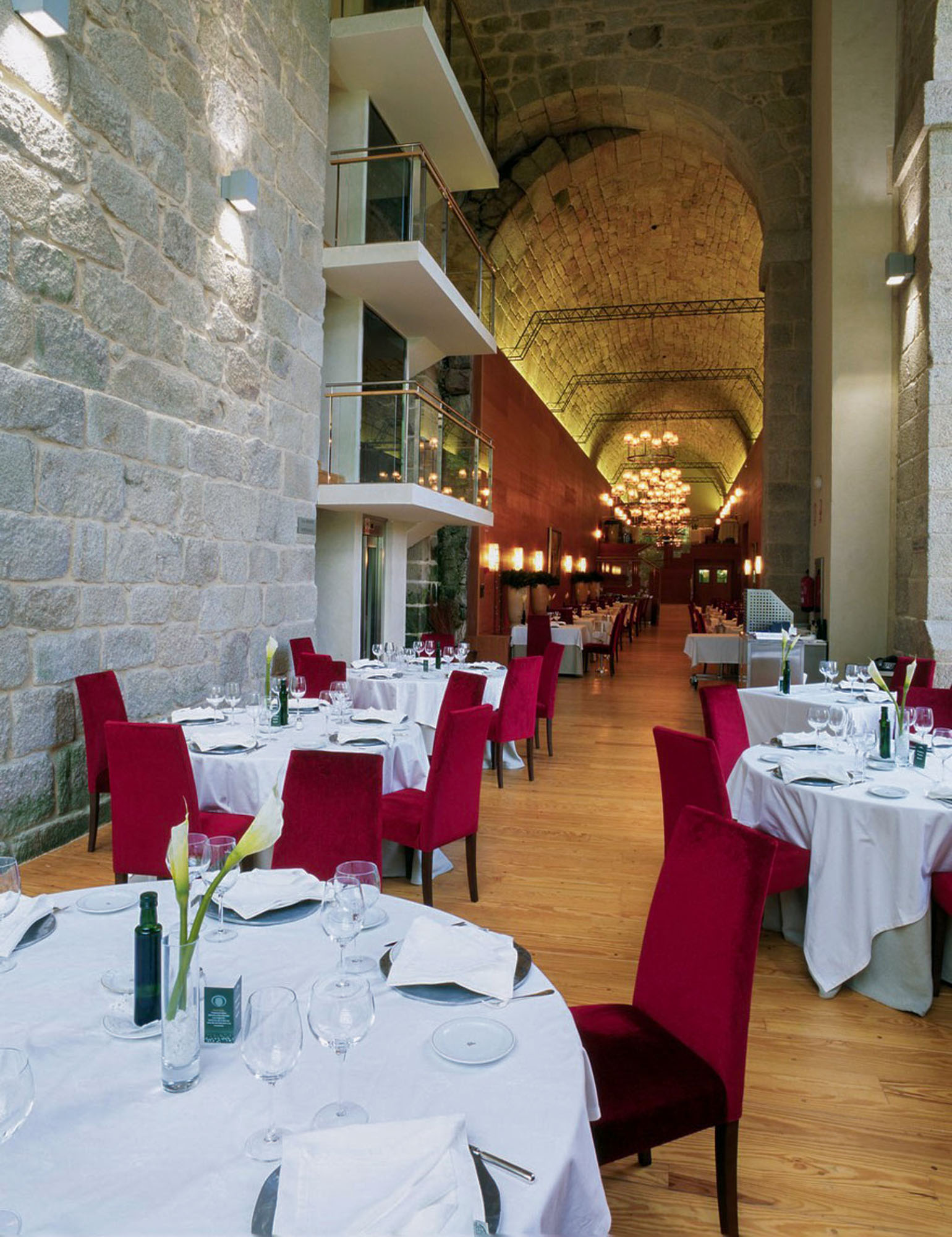 Restaurante Dos Abades del Monasterio de Santo Estevo, Restaurantes en monasterios de España