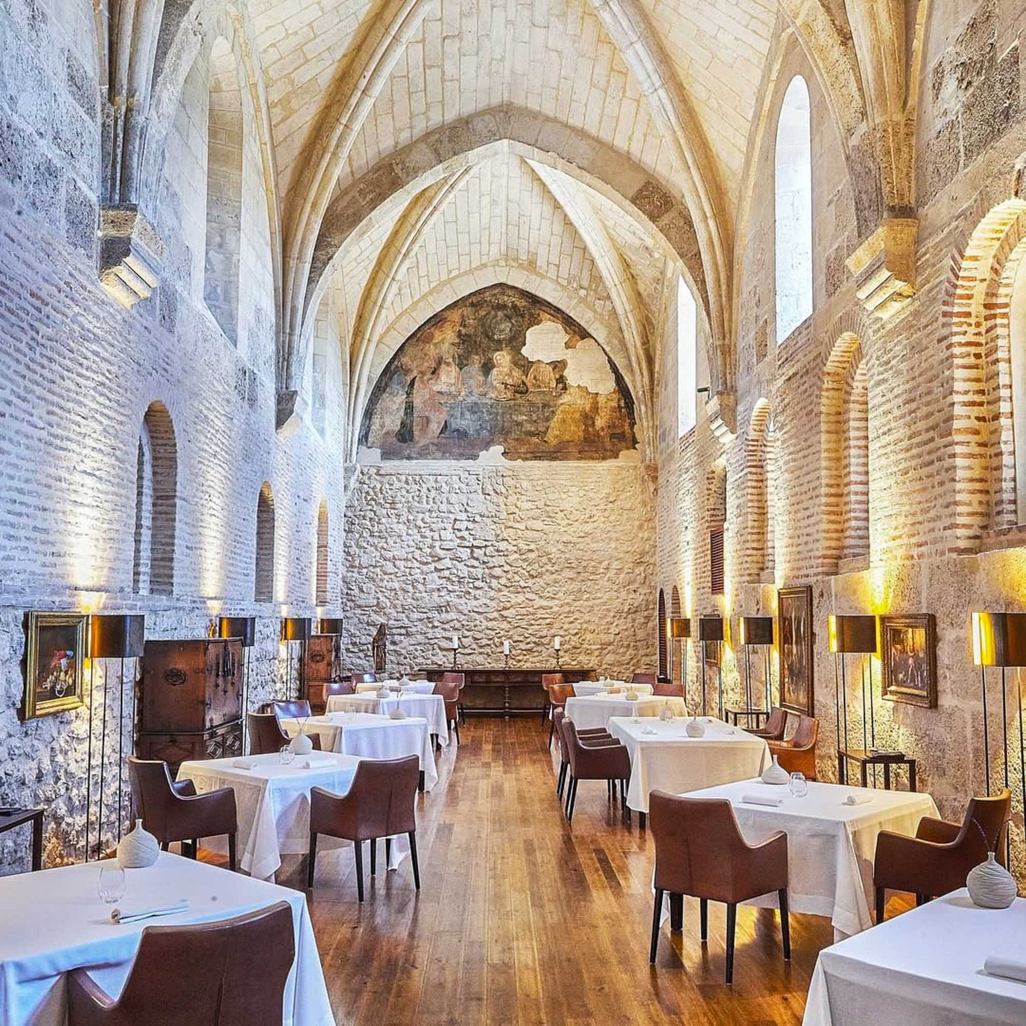 Restaurante refectorio Abadía Retuerta, Restaurantes en monasterios de España